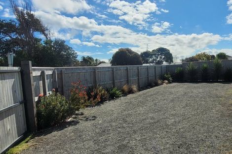 Photo of property in 2 Goldie Place, Waikanae Beach, Waikanae, 5036
