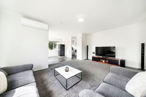 Photo of property in 93 Hyperion Drive, Randwick Park, Auckland, 2105