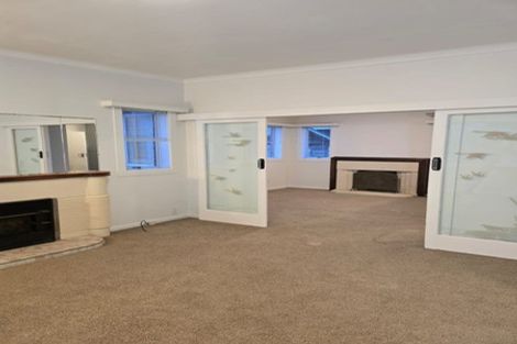 Photo of property in 8 Staveley Avenue, Mount Roskill, Auckland, 1041