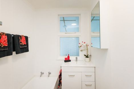 Photo of property in 9 Chelwood Street, Takaro, Palmerston North, 4412