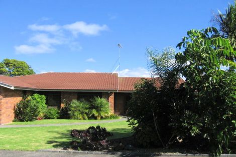 Photo of property in 5 Basilton Close, Bucklands Beach, Auckland, 2012