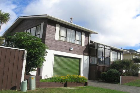 Photo of property in 11 Fiona Grove, Karori, Wellington, 6012