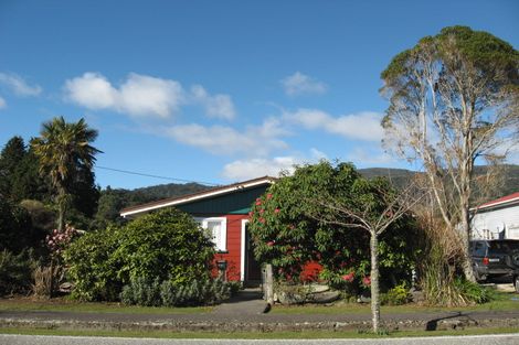 Photo of property in 32 Aylmer Street, Ross, 7812