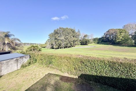 Photo of property in 14 Heather Place, Sunnynook, Auckland, 0620