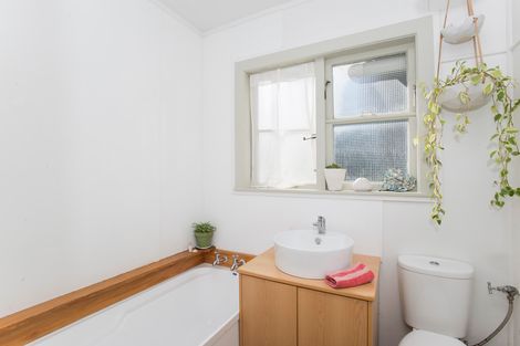 Photo of property in 79 Awapuni Road, Awapuni, Gisborne, 4010