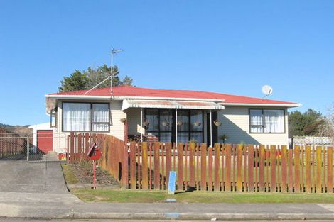 Photo of property in 13 Belgrave Place, Papakura, 2110