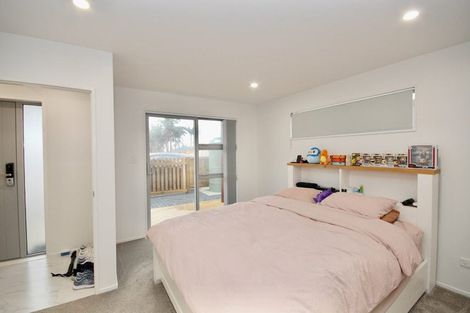 Photo of property in 298f Sunset Road, Windsor Park, Auckland, 0632