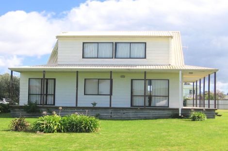 Photo of property in 107 Pipi Road, Whangamata, 3620