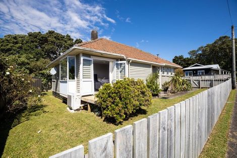 Photo of property in 121 Frankley Road, Frankleigh Park, New Plymouth, 4310