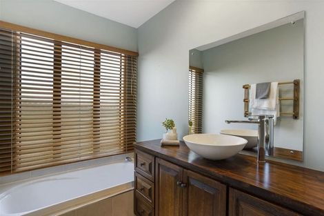 Photo of property in 10a Hope Farm Avenue, Pakuranga Heights, Auckland, 2010