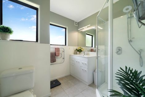 Photo of property in 2/29 Humphrey Kemp Avenue, Henderson, Auckland, 0612