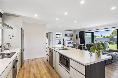 Photo of property in 124 Main Road, Waikanae, 5036