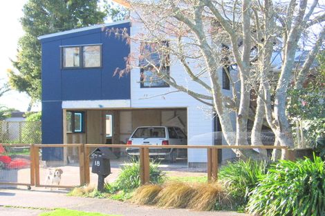 Photo of property in 18 Mcinnes Place, Queenwood, Hamilton, 3210