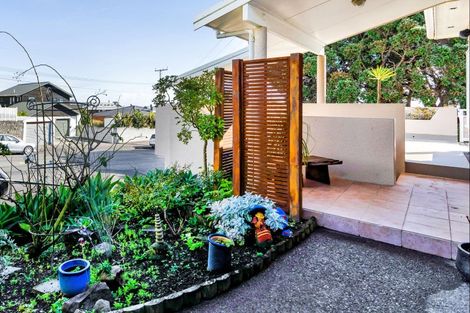 Photo of property in 19 Nobs Line, Strandon, New Plymouth, 4312