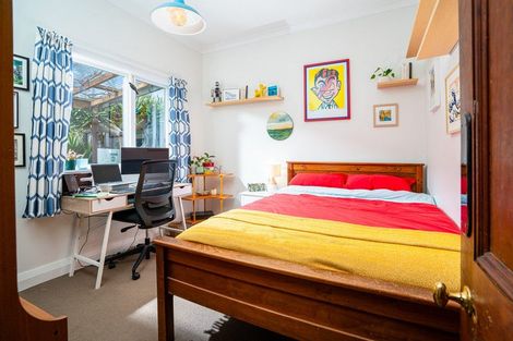 Photo of property in 187 Queens Drive, Lyall Bay, Wellington, 6022