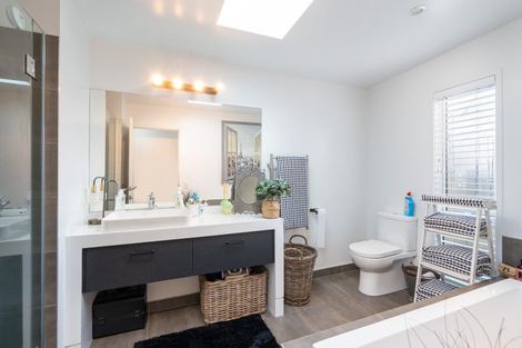 Photo of property in 62 Montgomery Crescent, Kinloch, Taupo, 3377