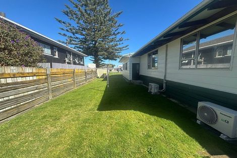 Photo of property in 3 Shepherds Road, Papakura, 2110