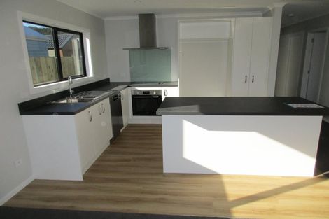 Photo of property in 30 Koru Loop, Paraparaumu, 5032