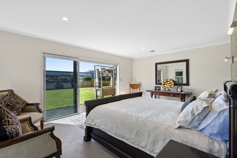 Photo of property in 5 Links Drive, Waiwhakaiho, New Plymouth, 4312