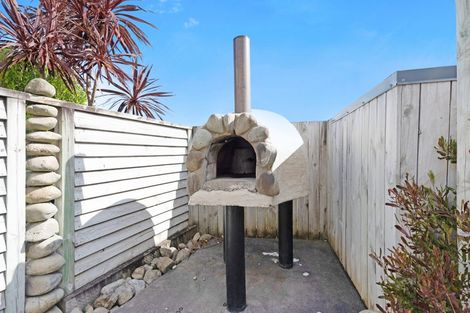 Photo of property in 99 Bing Lucas Drive, Tawa, Wellington, 5028