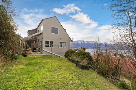 Photo of property in 32 Avalon Crescent, Fernhill, Queenstown, 9300