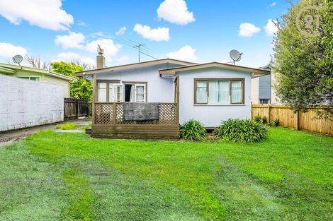 Photo of property in 4 Martin Road, Manurewa, Auckland, 2102