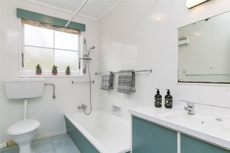 Photo of property in 63a Delhi Crescent, Khandallah, Wellington, 6035