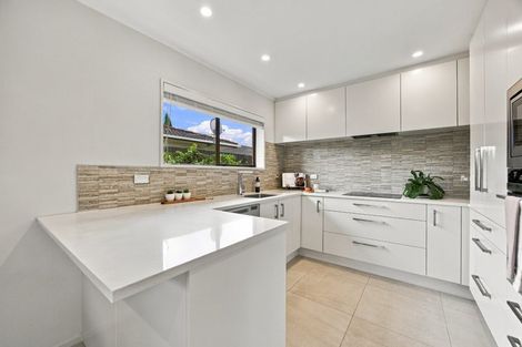 Photo of property in 2/82 Florence Avenue, Orewa, 0931