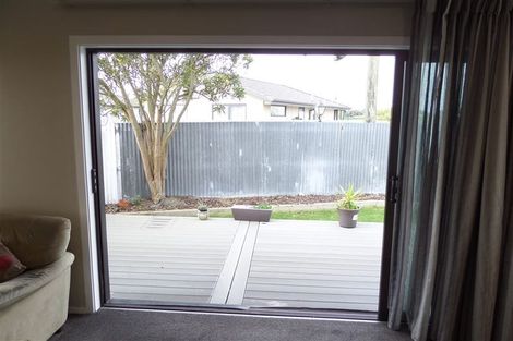 Photo of property in 12 Esk Place, Aranui, Christchurch, 8061