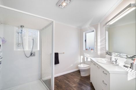 Photo of property in 15 Sutton Place, Dallington, Christchurch, 8061