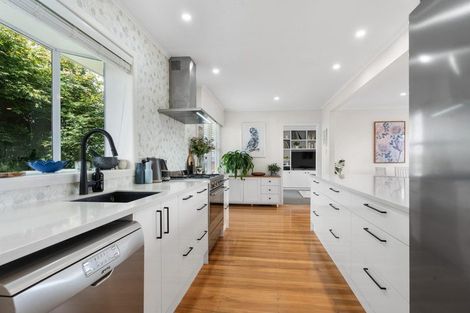 Photo of property in 180 Sandwich Road, St Andrews, Hamilton, 3200