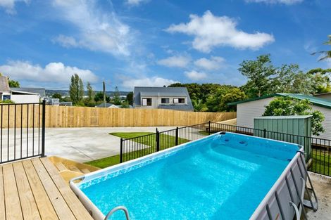 Photo of property in 122 Sunnyside Road, Sunnyvale, Auckland, 0612