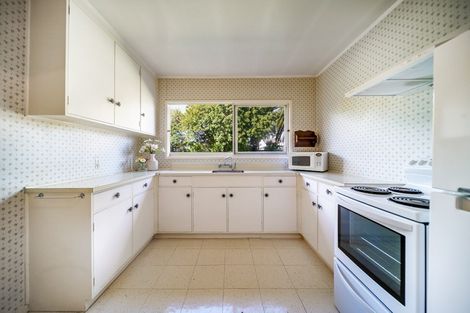 Photo of property in 25 Tupaki Place, Pakuranga Heights, Auckland, 2010