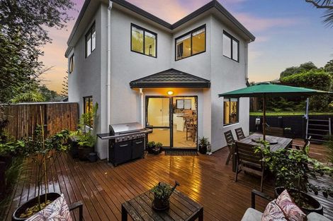 Photo of property in 2/22 Merton Avenue, Glenfield, Auckland, 0627