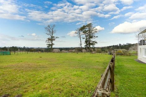 Photo of property in 141 Tawa Road, Kumeu, 0891