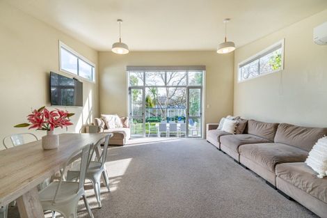 Photo of property in 35 Royal Street, Upper Hutt Central, Upper Hutt, 5018