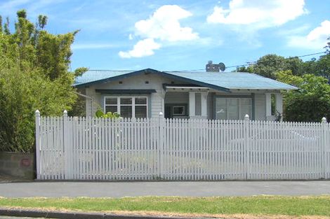 Photo of property in 16 Princes Street, Northcote Point, Auckland, 0627