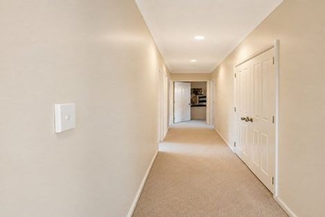 Photo of property in 18 Naul Place, East Tamaki Heights, Auckland, 2016