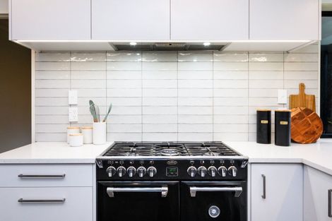 Photo of property in 15 Phoenix Avenue, Hokowhitu, Palmerston North, 4410