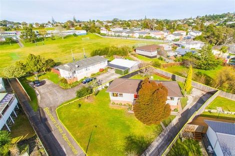 Photo of property in 17 Fairdale Place, Birkdale, Auckland, 0626