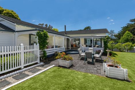 Photo of property in 49a Roland Road, Greenhithe, Auckland, 0632