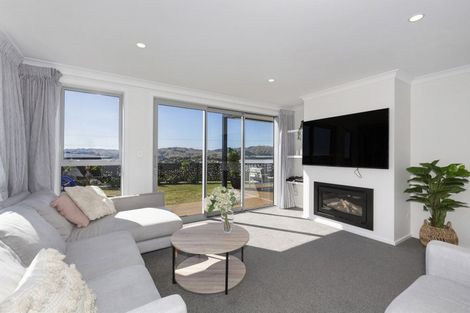 Photo of property in 64 Endeavour Drive, Whitby, Porirua, 5024