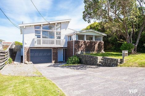 Photo of property in 7 Ruskin Road, Newlands, Wellington, 6037