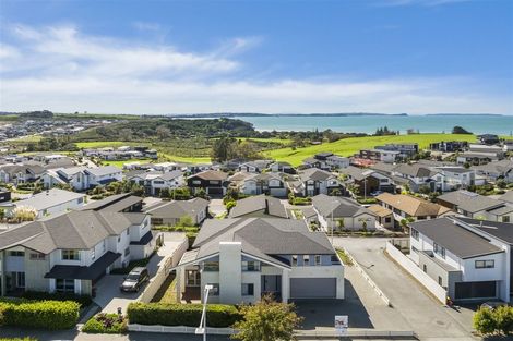 Photo of property in 33 Te Oneroa Way, Long Bay, Auckland, 0630