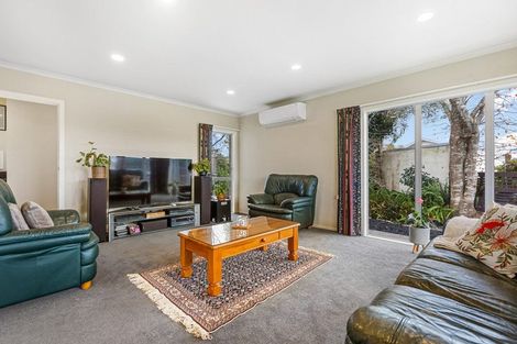 Photo of property in 4 Evelyn Place, Welbourn, New Plymouth, 4310