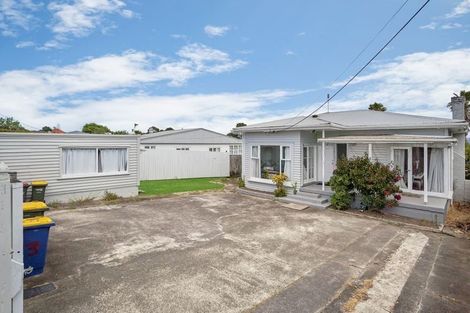 Photo of property in 3 Pleasant Road, Glen Eden, Auckland, 0602