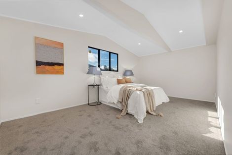 Photo of property in 30 Becker Drive, Weymouth, Auckland, 2103
