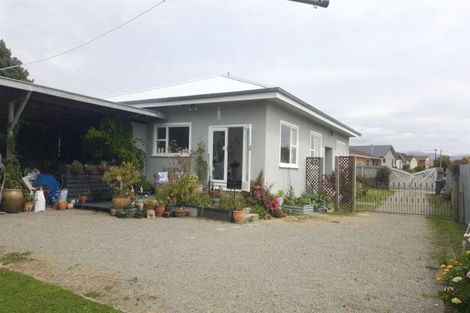 Photo of property in 15 Timaru Road, Waimate, 7924