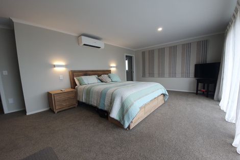 Photo of property in 32 Eagles Way, Cable Bay, 0420