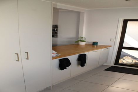 Photo of property in 1/9 Thistledew Place, Bayview, Auckland, 0629
